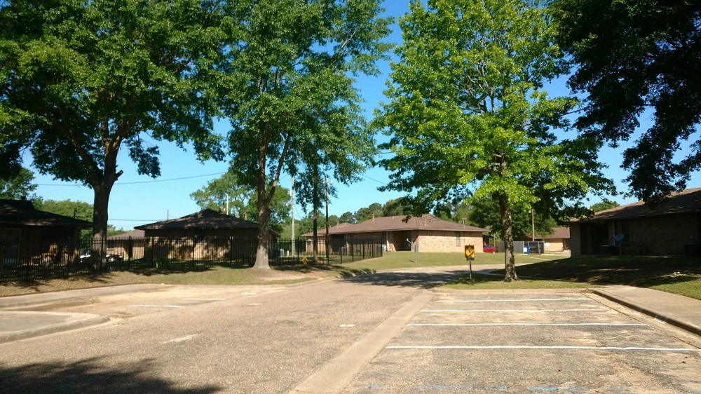 Sterling Oaks – McNeese Circle