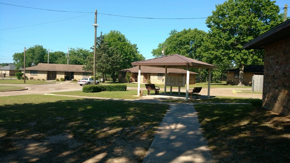 Sterling Oaks – McNeese Circle