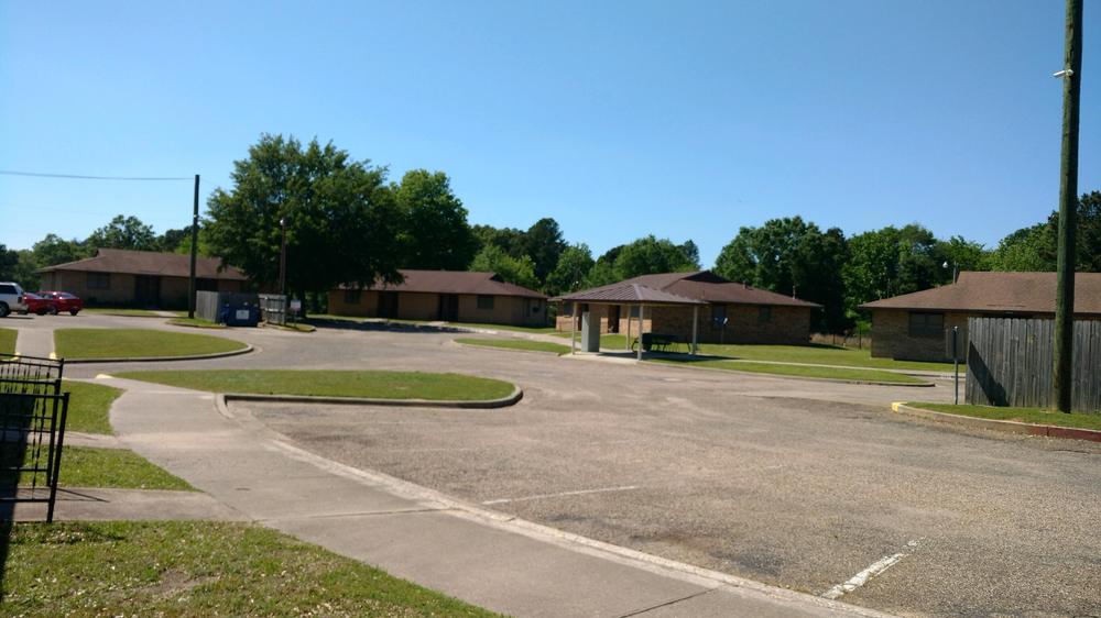 Sterling Oaks – Forest Acres Circle (300 Block)